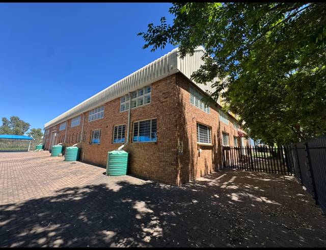 1,000M² WAREHOUSE FOR SALE IN RAND LEASE